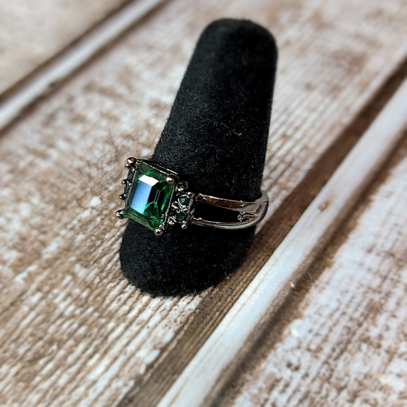 Womens Ring Size 8.5 - Picture 5 of 6